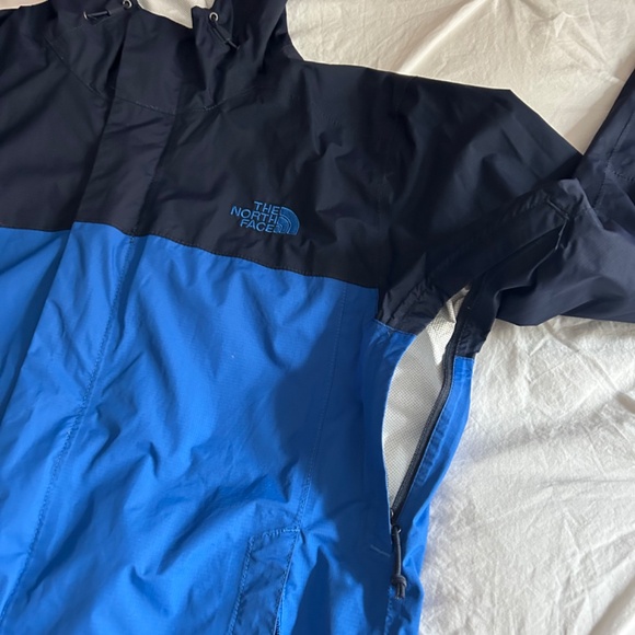 North Face Mens’ Rain Jacket Waterproof Lightweight Coat (Mens’ Small) - Picture 3 of 4